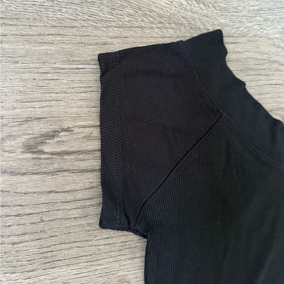Urban Outfitters BDG Shannen Ribbed V-Neck‎ Top - Size M - Black - NWOT - Picture 5 of 8